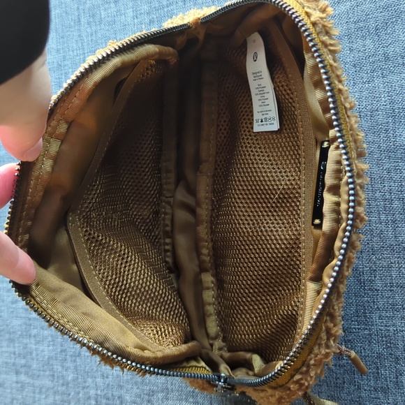Lululemon everywhere Belt bag 1L - Picture 5 of 5